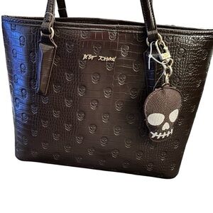 BETSEY JOHNSON CHOCOLATE BROWN SKULLS FAUX CROC TOTE W/ SKULL PURSE CHARM NWT